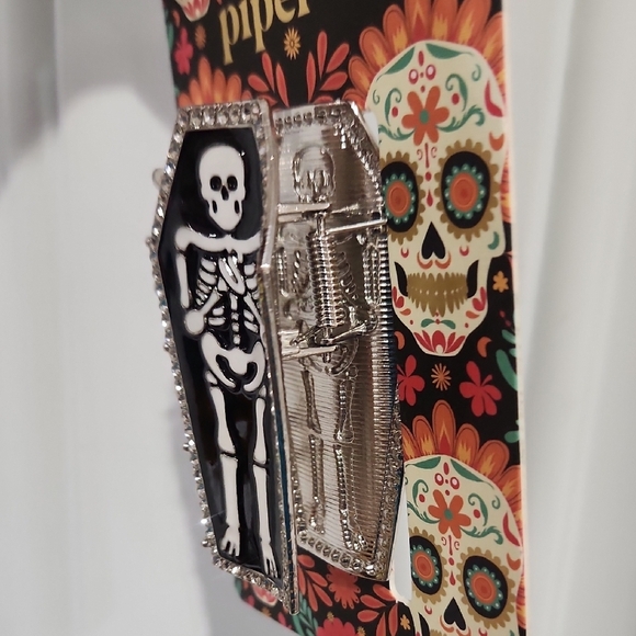 🔹️Piper K 🔹️Halloween Skeleton Coffin Metal Hair Clip Accessory - Picture 4 of 5